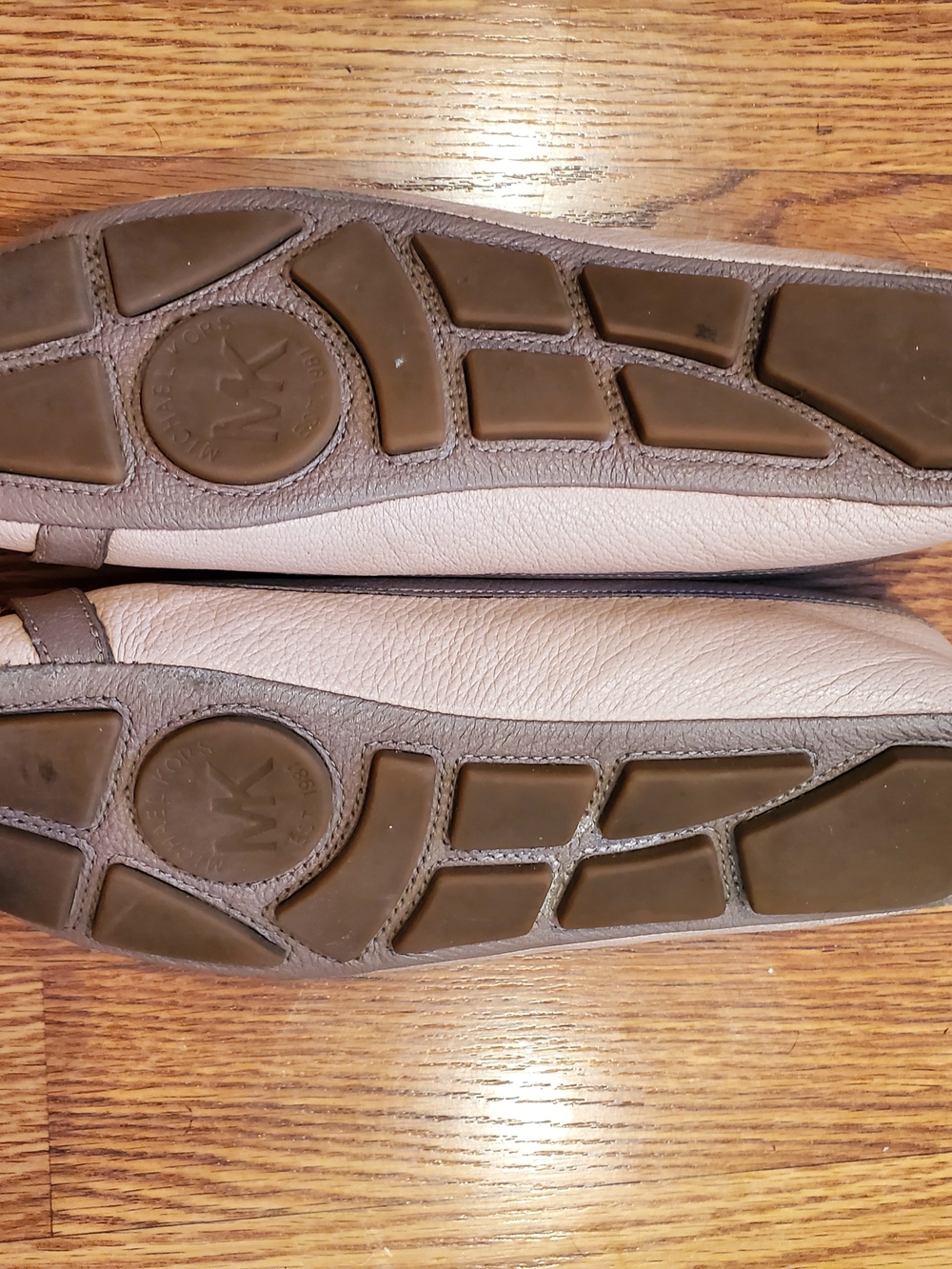 Michael Kors Fulton Moccasin Light Pink, Cream, and Tan Leather Logo Flats - Picture 4 of 6